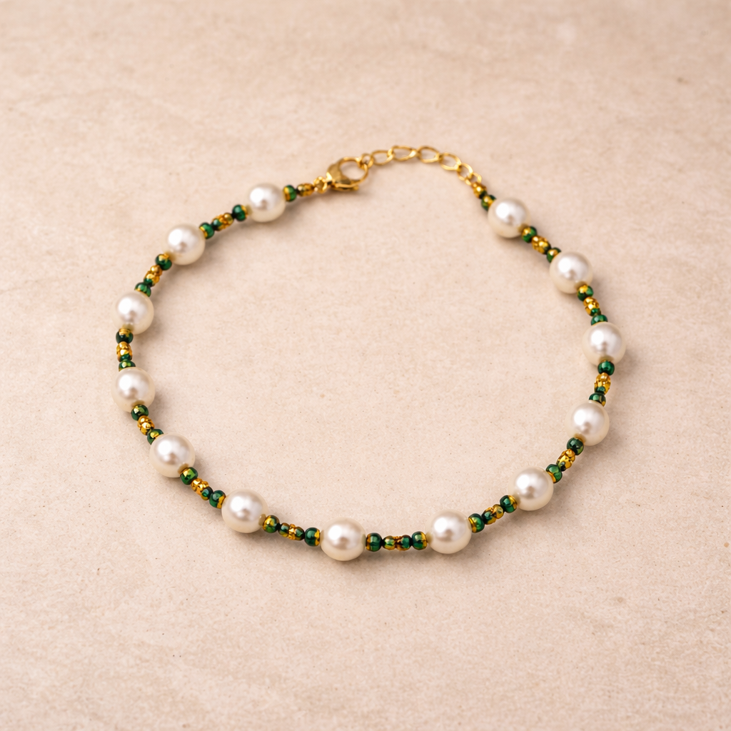 Emerald Whisper Pearl Bracelet